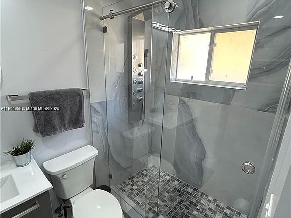 5th image of 1825 NW 154th St