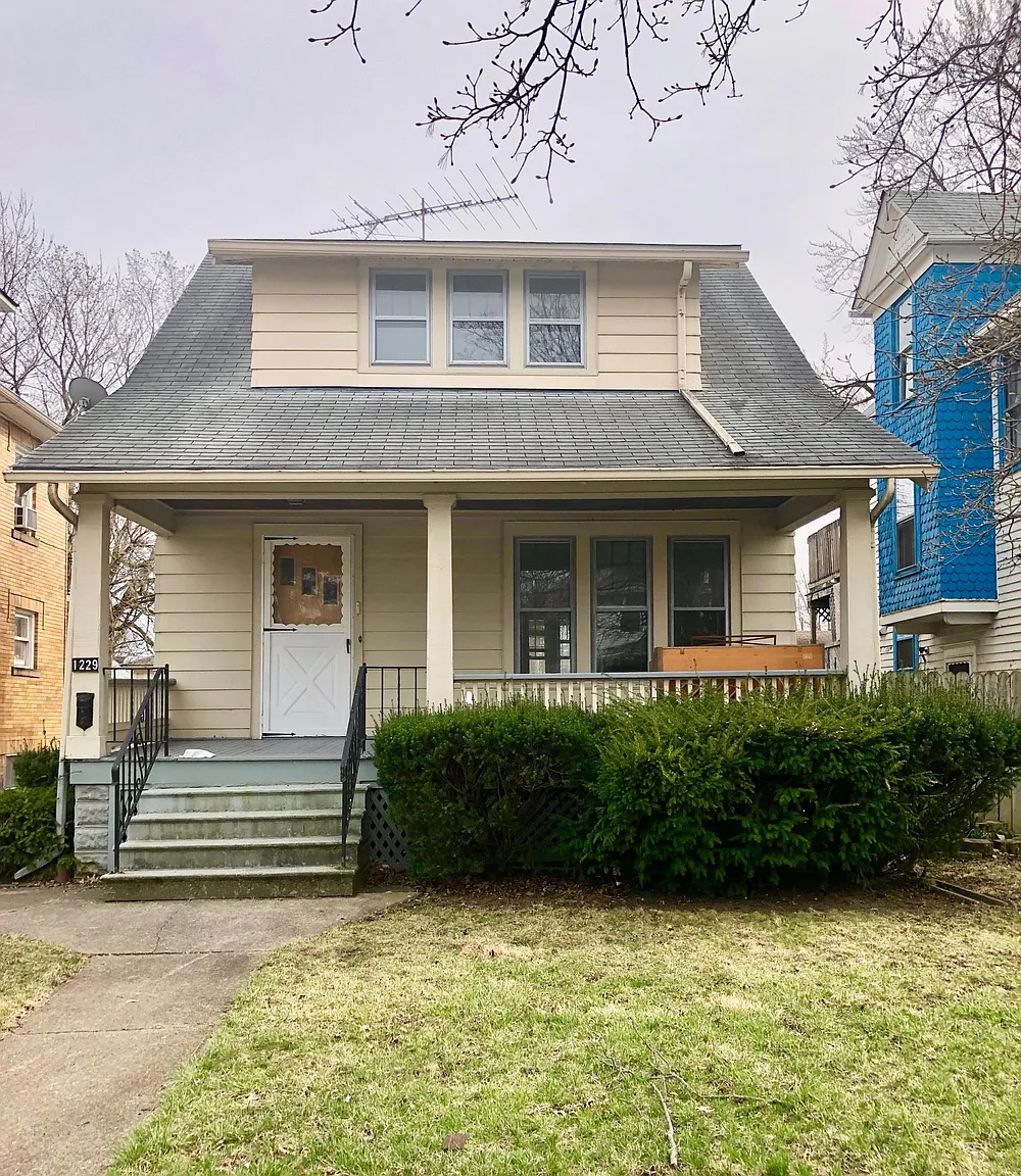 1229 W 9th St photo 1