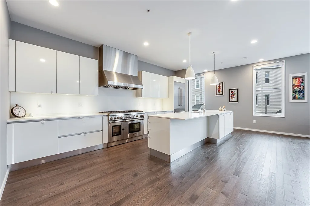 2 bed, 1439 sqft, $5,300 — Photo 2