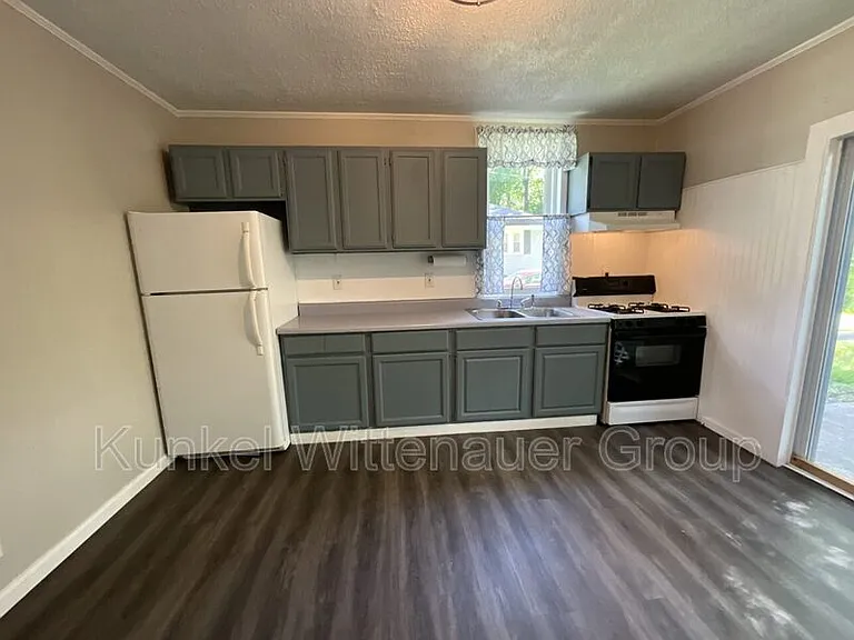 413 N Center St — Photo 8