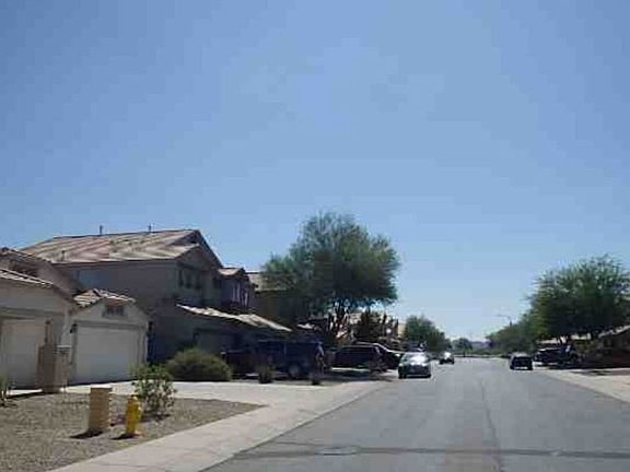 Exterior Neighborhood (street photo)