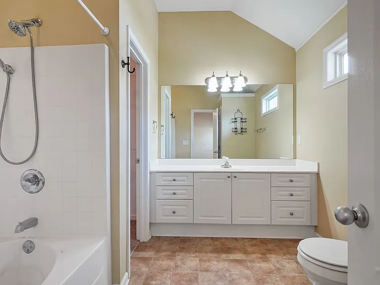 1220 Village Trl — Photo 10