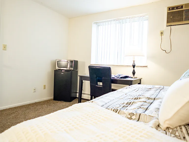 College Towers Apartments — Photo 17