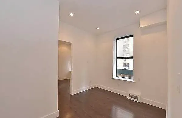 353 E 52nd St #1B — Photo 5