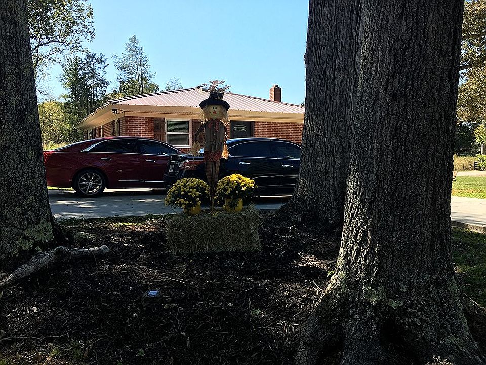 2nd image of 2048 California Rd