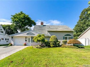 224 Water Ln S, Wantagh, NY 11793