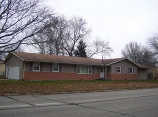 700 N Maplewood Dr, Rantoul, IL 61866