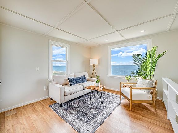4th image of 331 Vista Dr