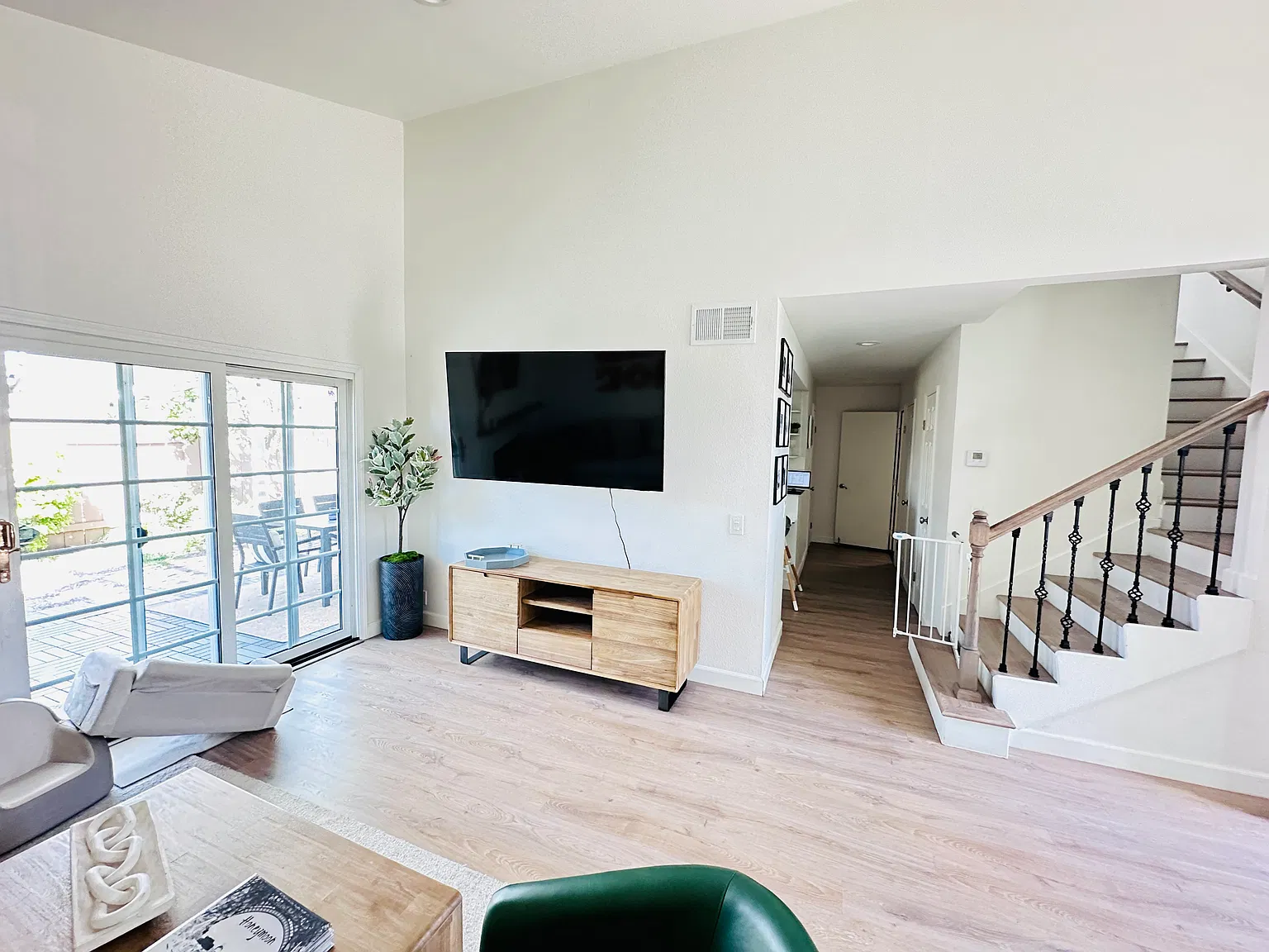 4 bed, 2.5 bath, 1447 sqft, $4,500 — Photo 4