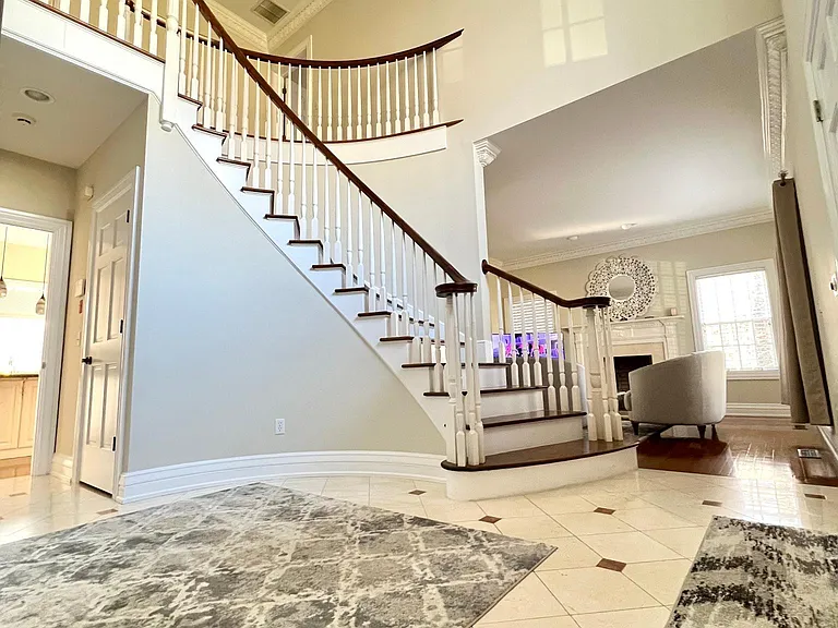 256 W Haviland Ln — Photo 3