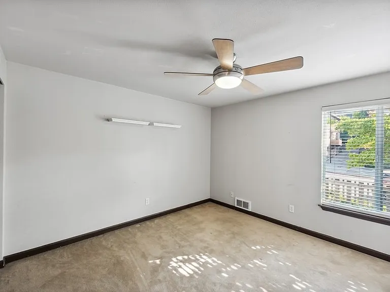 3661 Phinney Ave N #204 — Photo 7