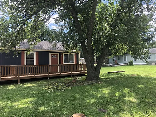 8285 Center Dr Photo 1