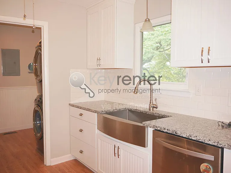 1024 Garnett Ave — Photo 4