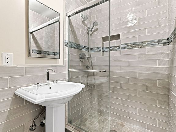 4th image of 20430 Saratoga Los Gatos Rd #3