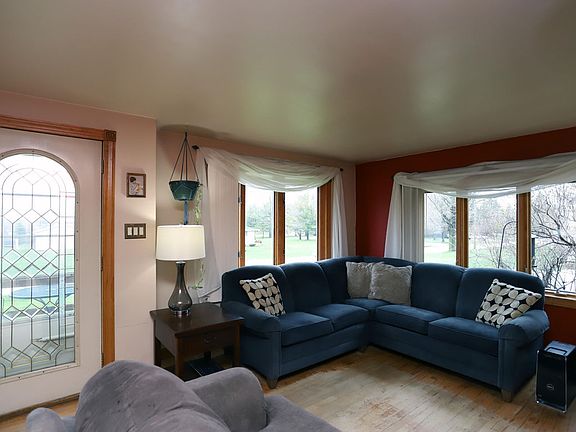 4th image of 4116 Kruschke Ave