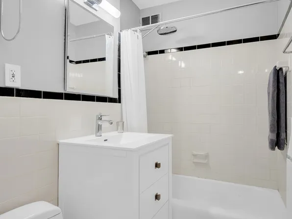 201 West 21st Street image 5 of 5