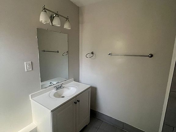 5th image of 10961 S Figueroa St #11A