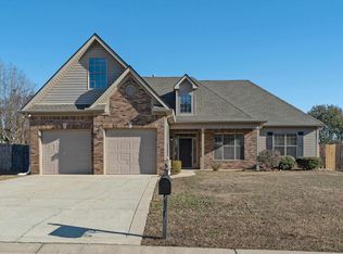 222 Camden Lake Dr, Calera, AL 35040