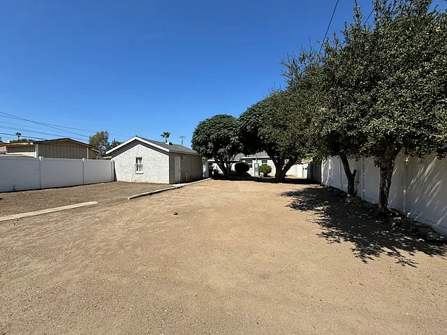 722 W 9th St — Photo 23