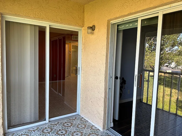 1562 SE Royal Green Cir #T-204 — Photo 7