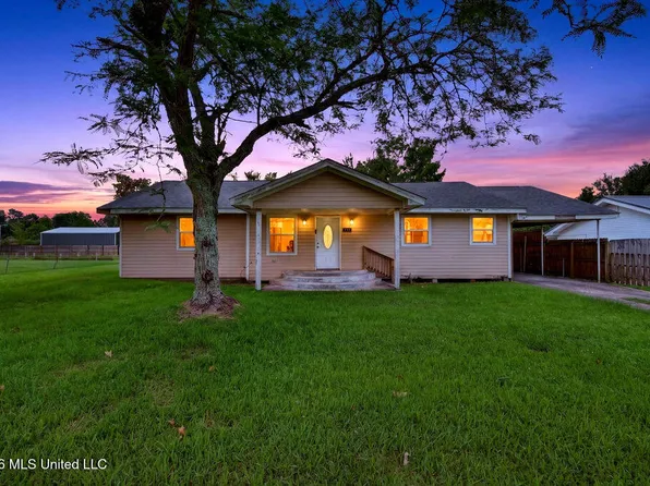 542 Saint John St, Bay Saint Louis, MS 39520