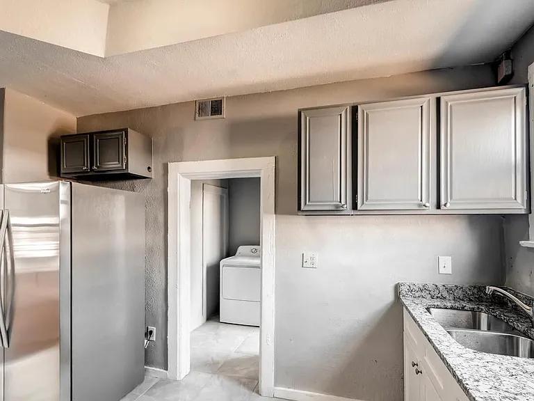 3225 N Marion St — Photo 11
