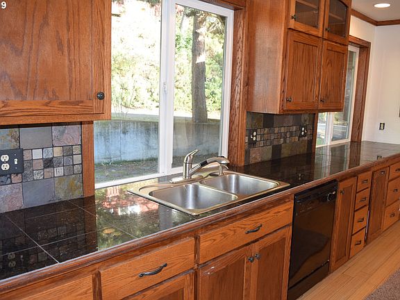 3rd image of 628 SE Fisher Dr