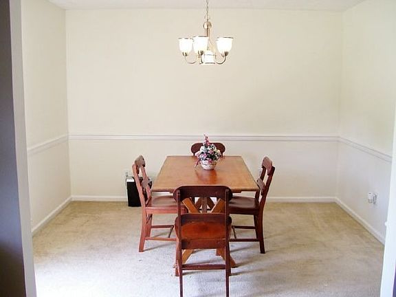 4th image of 118 Lattimore St APT 1