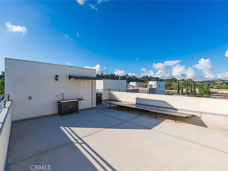 714 N Chestnut Ave — Photo 33