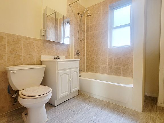 4th image of 3 Gardner Ave #33