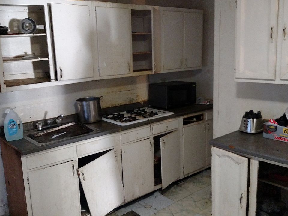 2nd image of 206 Buckley St
