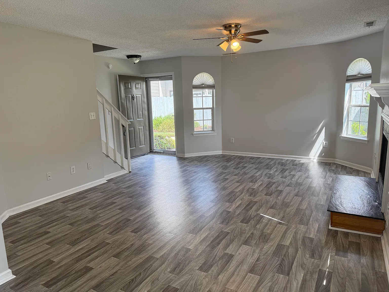 2 bed, 2.5 bath, 1240 sqft, $2,000 — Photo 3