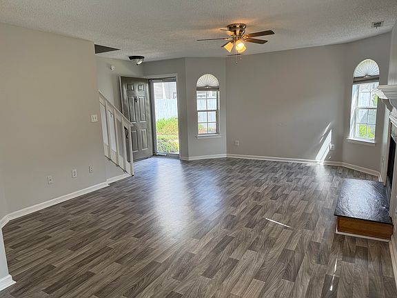 3rd image of 5092 Bardith Cir
