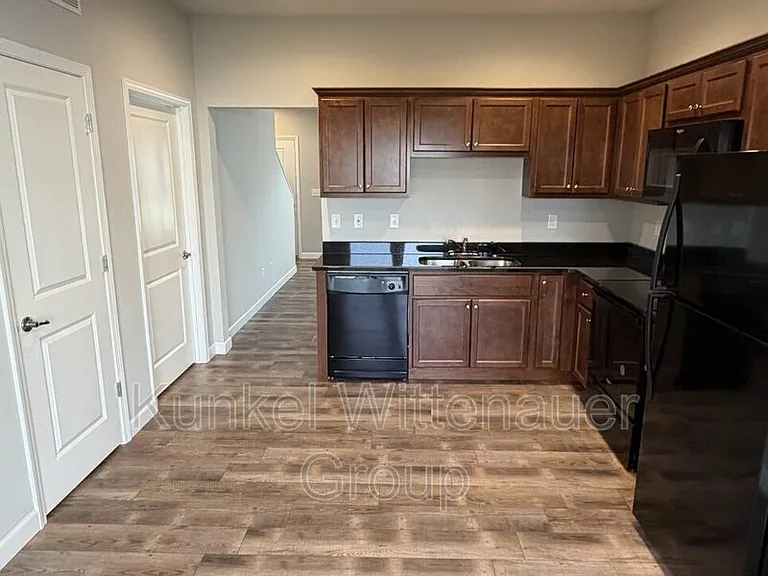 8401D Allied Way — Photo 6
