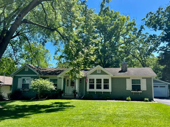 445 Forest Dr, Fontana, WI 53125