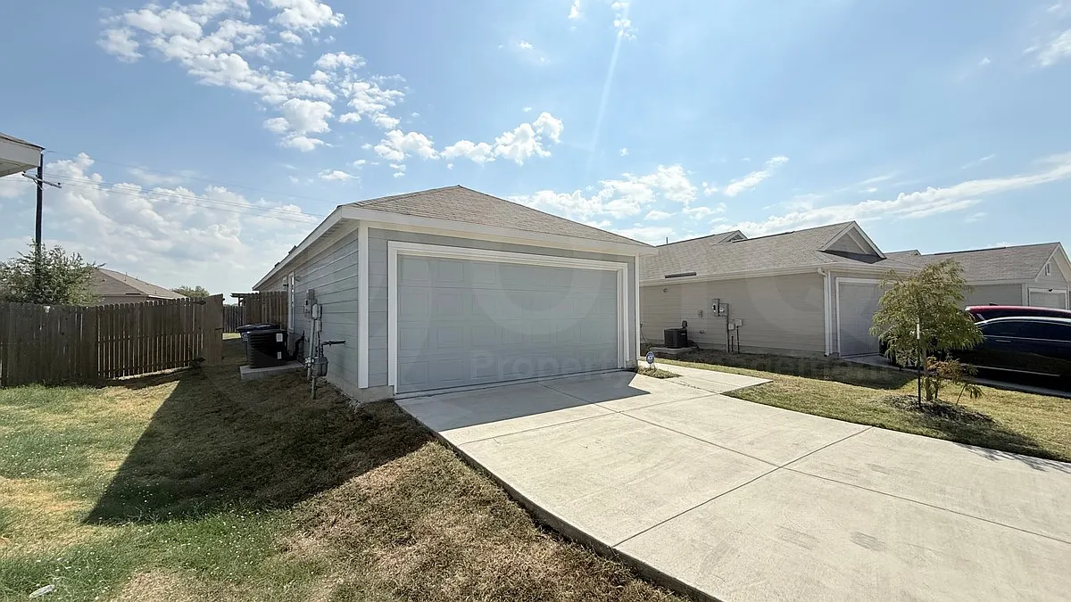3 bed, 2.0 bath, 1436 sqft, $1,700 — Photo 1