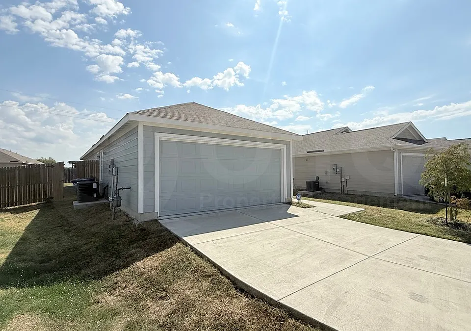 1005 Desert Willow Dr