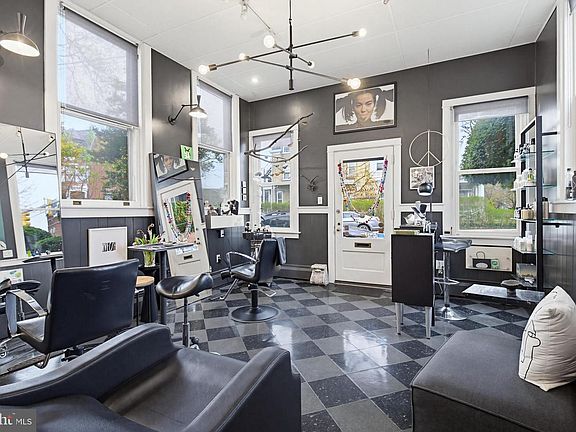 5th image of 405 College Ave
