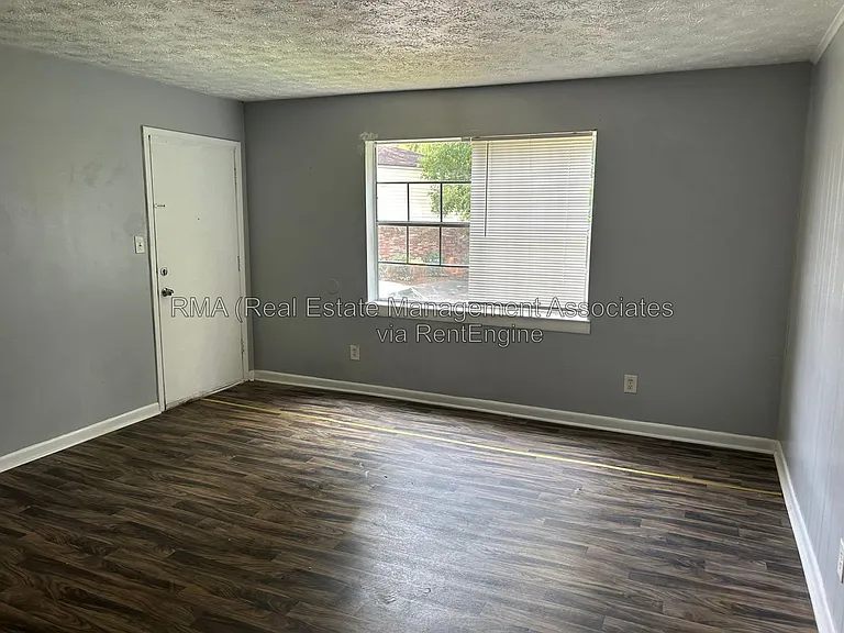 1110 W Poplar St #L3 — Photo 2