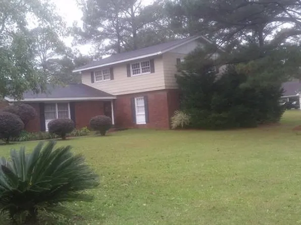 103 Clubview Dr, Moultrie, GA 31768