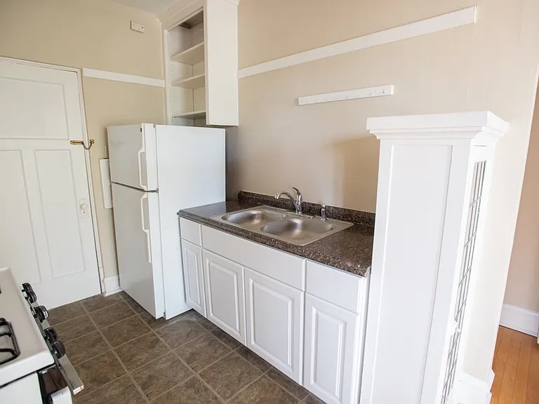 1720 E Newton Apartments — Photo 19
