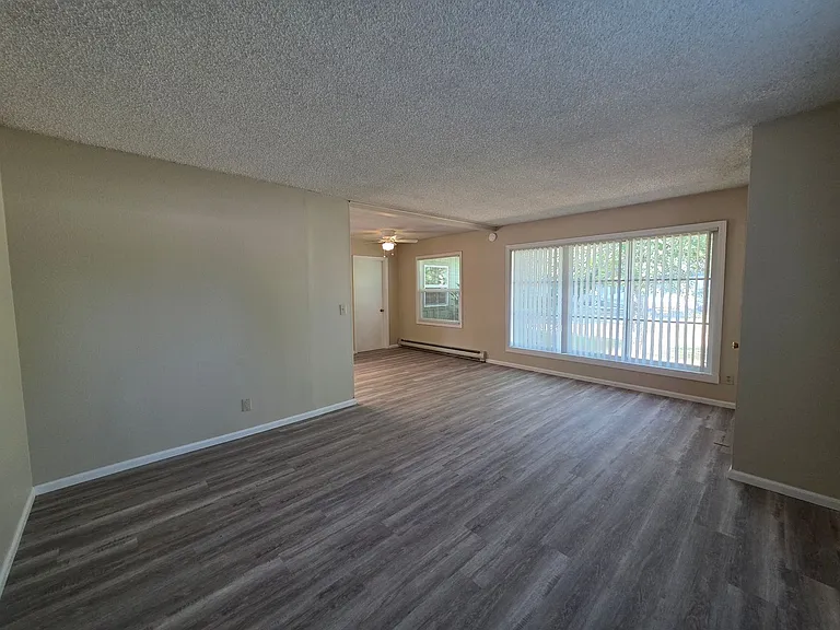 300 Federal Ln — Photo 2