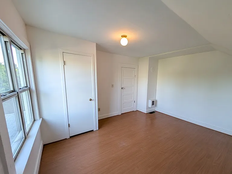 1023 NE Webster St — Photo 11