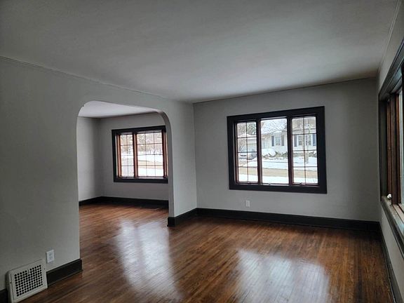 3rd image of 620 King St