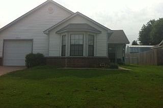 1st image of 1915 N Hills Blvd