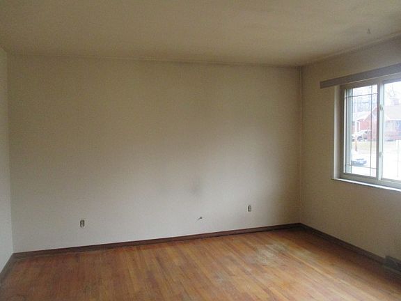 4th image of 9009 Orangewood Dr