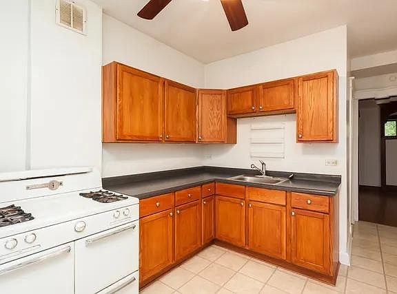 3rd image of 2621 W Evergreen Ave #3