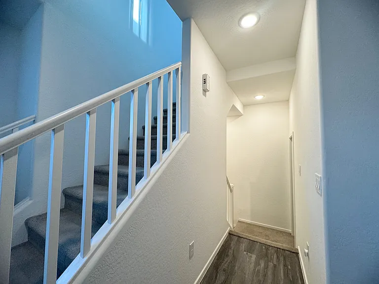 2337 E Huntington Dr — Photo 6