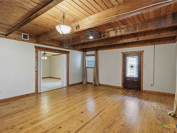 4th image of 903 Summit St