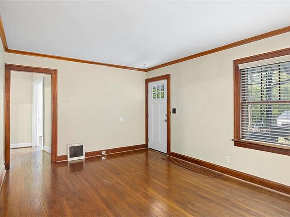 5th image of 3237 W 42nd Ave